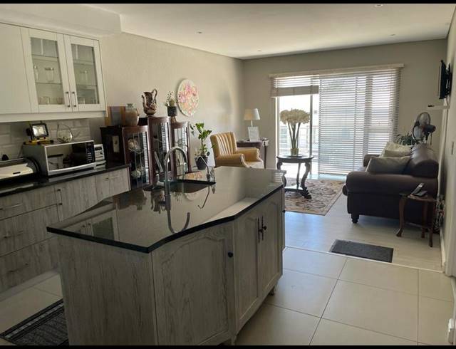 1 BEDROOM APARTMENT FOR SALE IN STELLENRIDGE